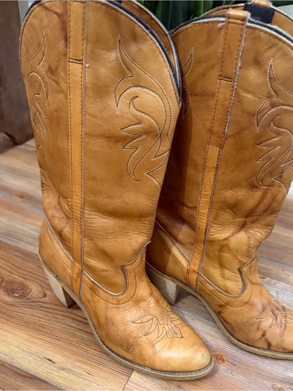 Vintage 70’s Dingo Saddle Tan cowboy 🤠 boots!
